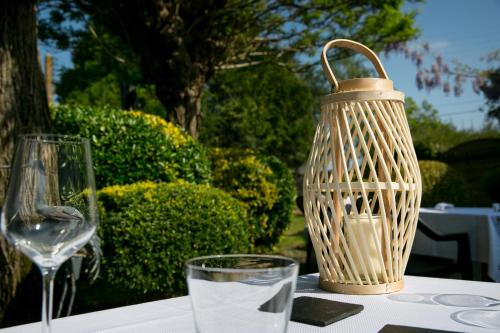 Combree Hotel | Logis Auberge De L'ombrée