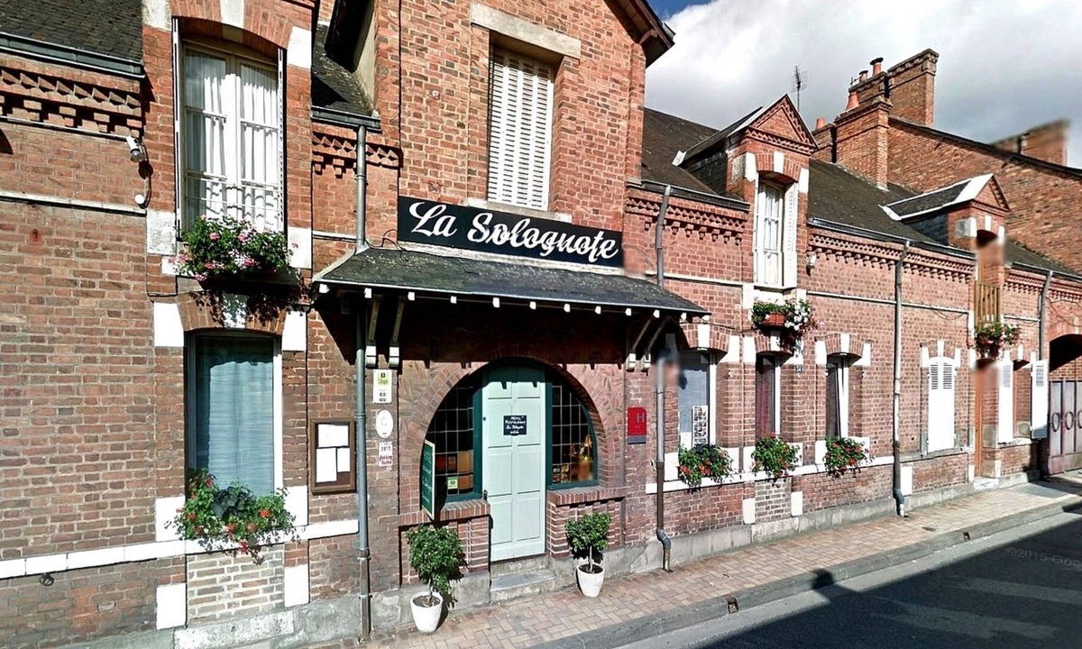 Brinon-sur-Sauldre Hotel | Logis Auberge La Solognote