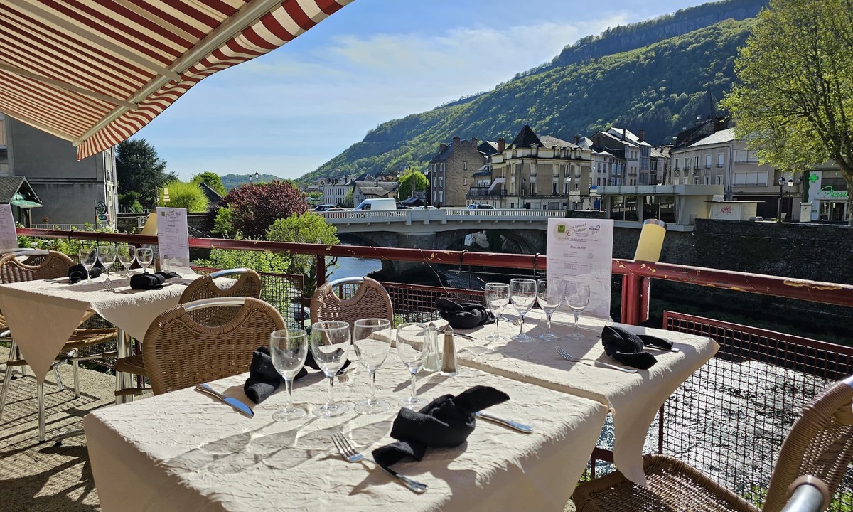 Bort-les-Orgues Hotel | Logis Central Hôtel & Spa