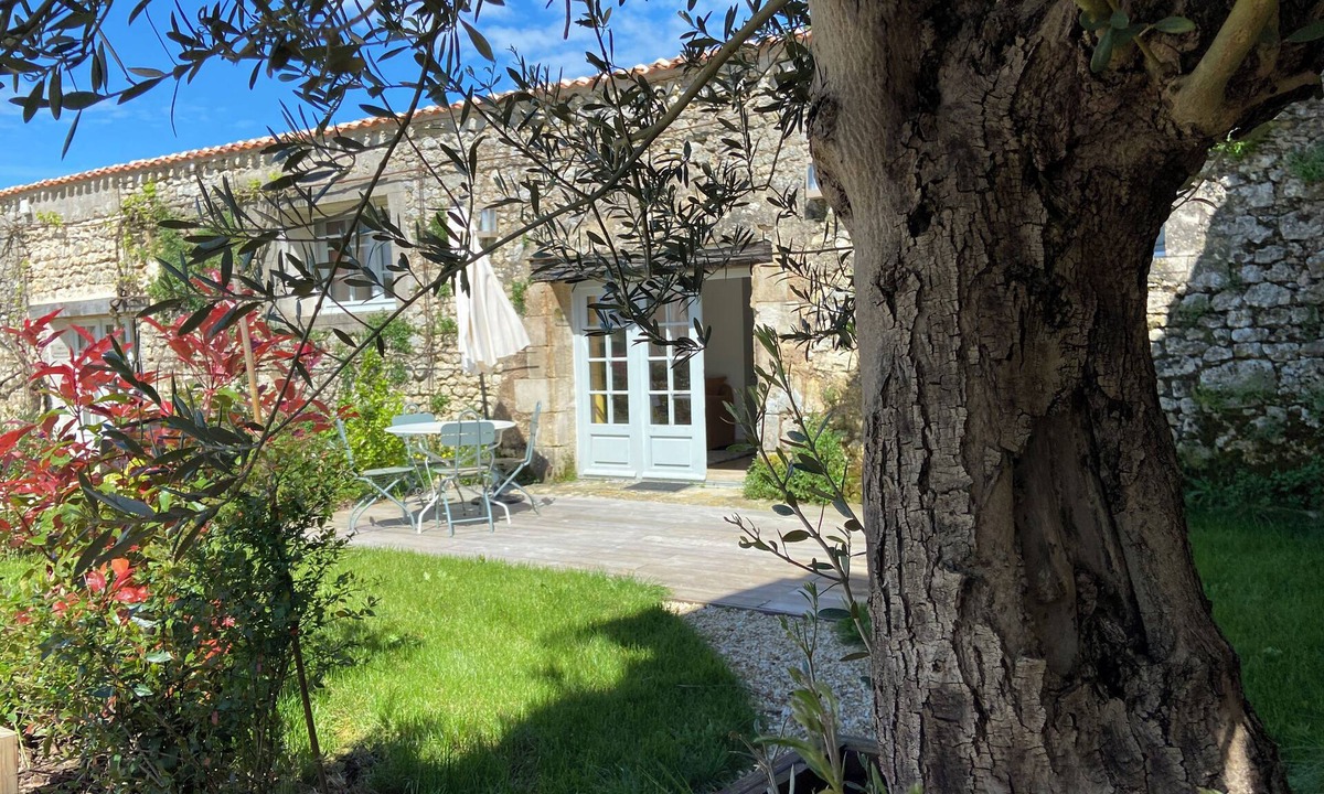 Saint-Just-Luzac House | Logis de Feusse Tournesol 4