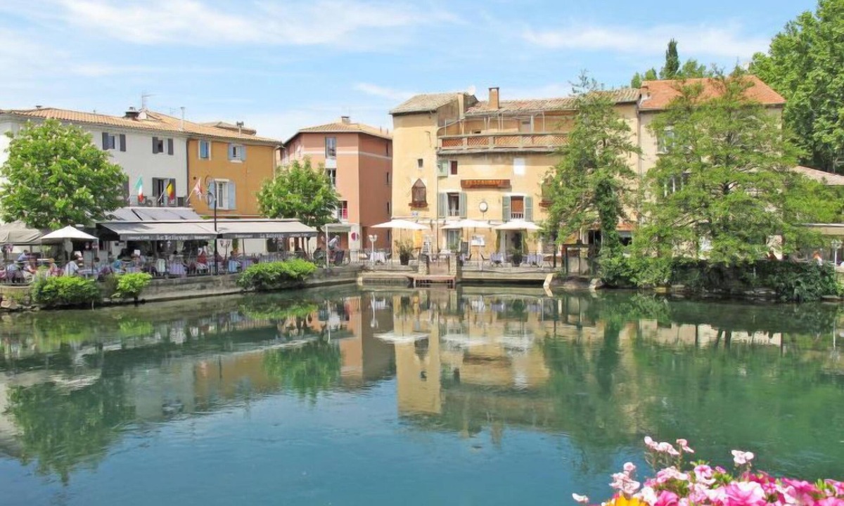 Caumont-sur-Durance House | Logis de La Castagne by Interhome