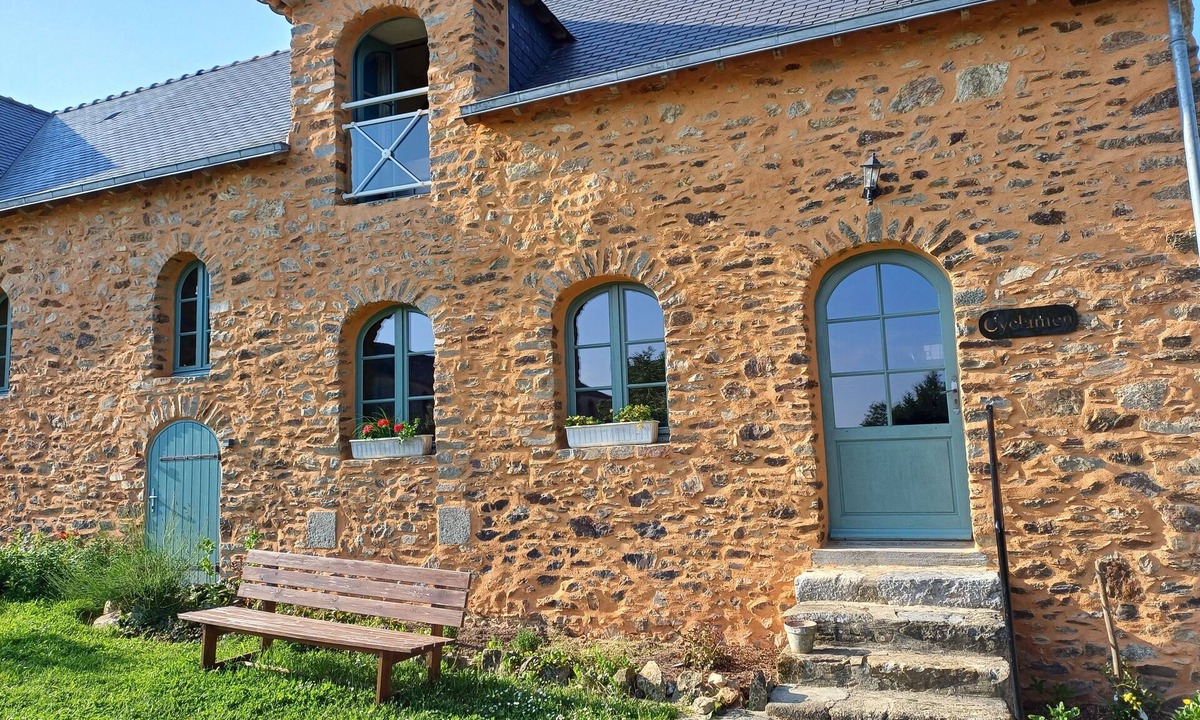 Ahuille House | Logis de la Provosterie - CYCLAMEN