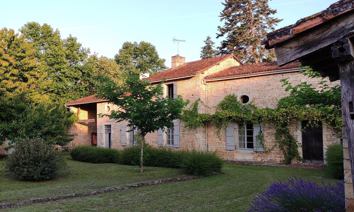 Aunac-sur-Charente House | Logis de Lichères