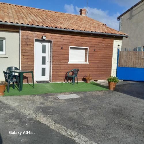 Guesnes House | Logis du chêne ferré