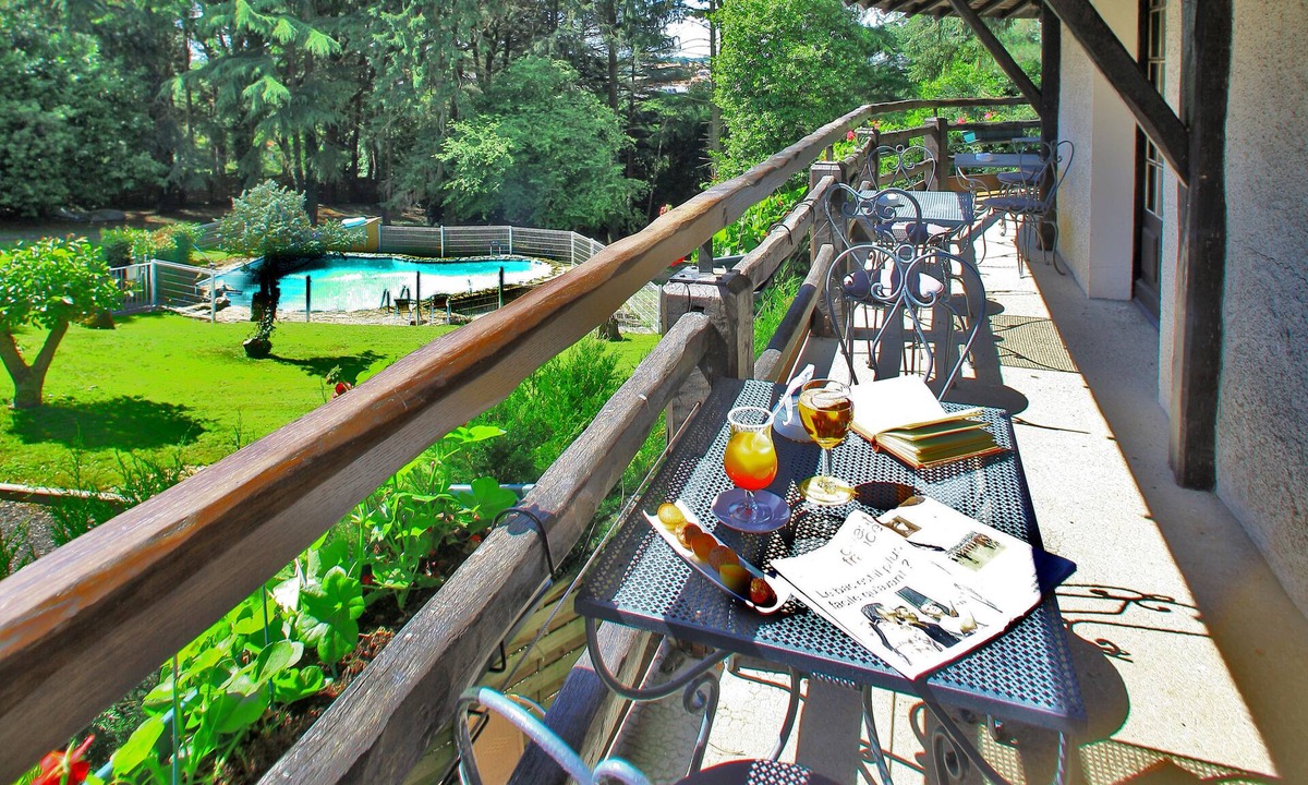 Saint-Laurent-sur-Sevre Hotel | Logis Hôtel Restaurant La Chaumière