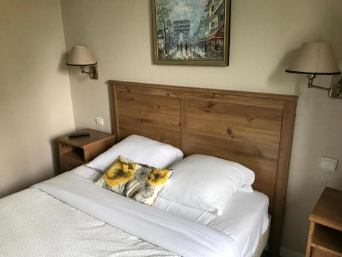 Saint-Remy-les-Chevreuse Hotel | LOGIS Hôtel & Restaurant - Au Bord du Lac