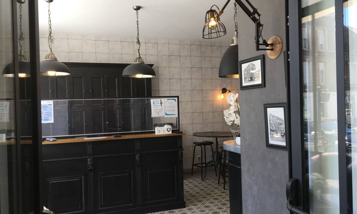 Saint-Quentin Hotel | Logis Hôtel& Appartements Le Florence