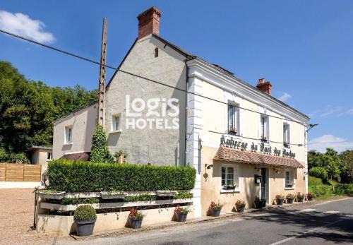 Luche-Pringe Hotel | Logis Hôtel Auberge du Port des Roches
