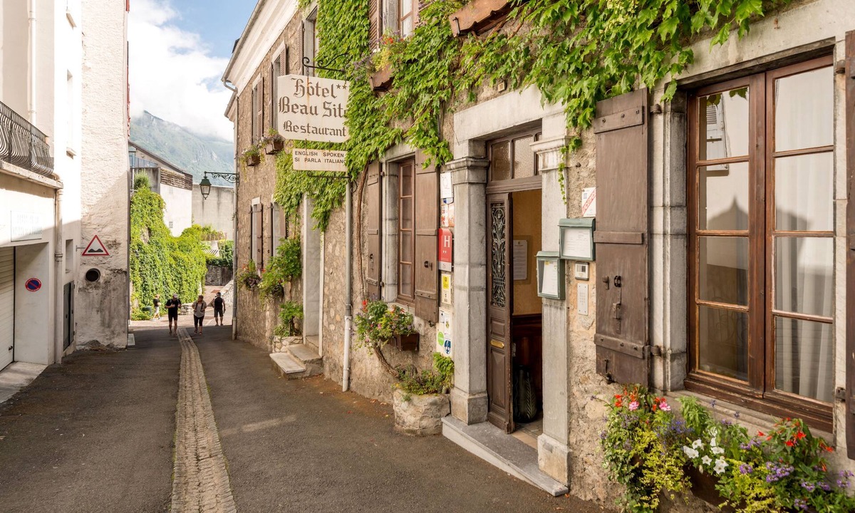 Argeles Gazost Hotel | Logis Hôtel Beau Site