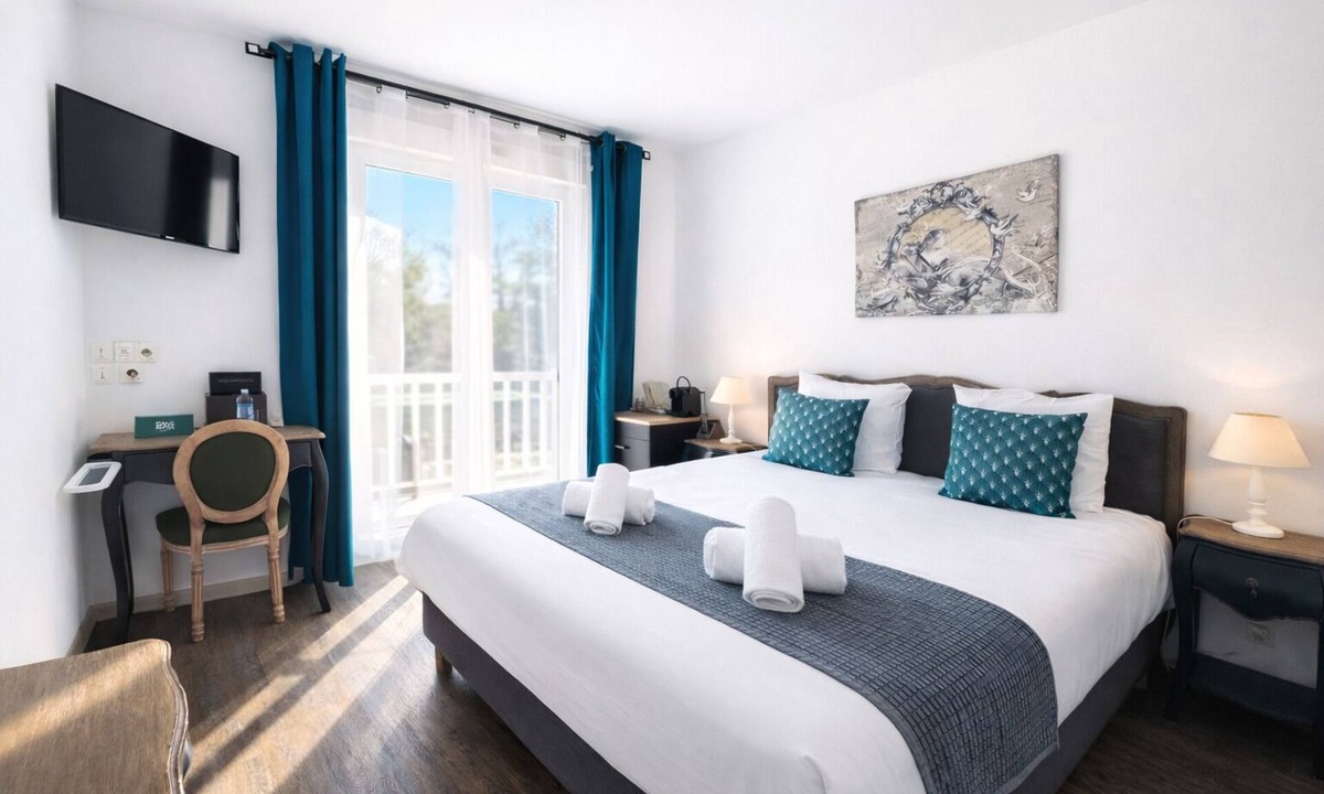 Grandvillers Hotel | Logis Hôtel Blue Garden