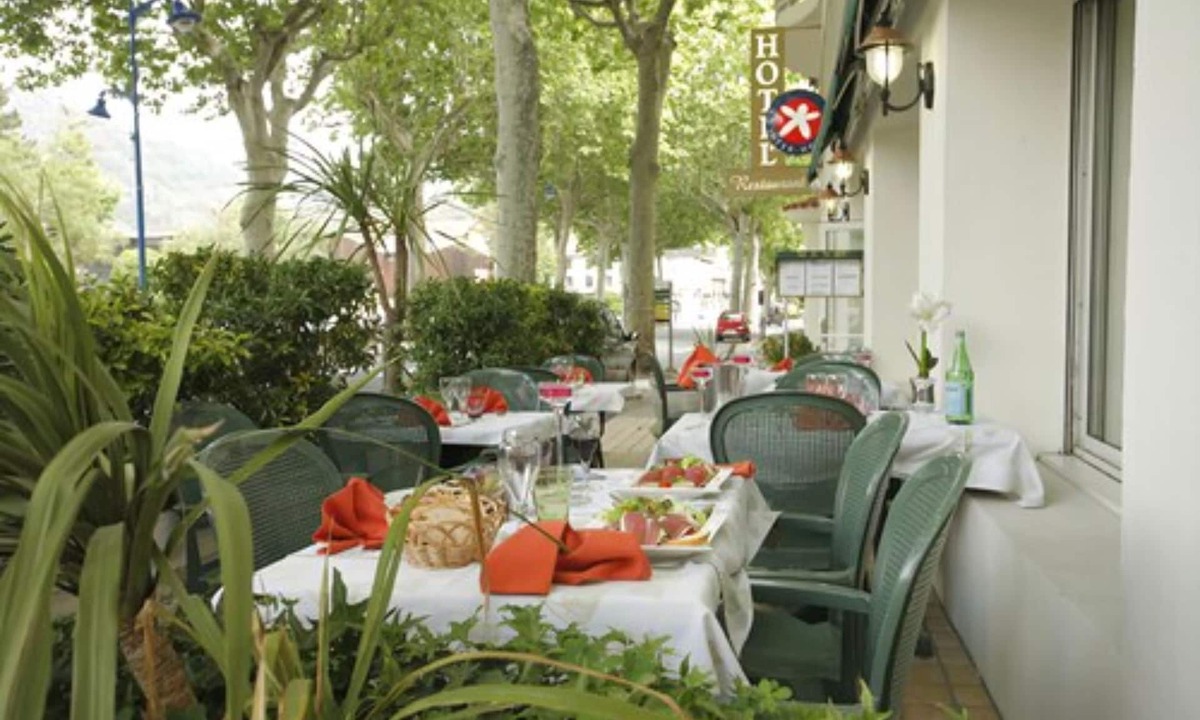 Quillan Hotel | LOGIS, Hôtel Cartier