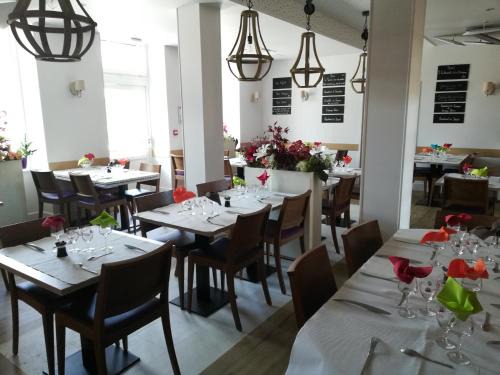 La Grande-Verriere Hotel | Logis Hôtel de la Poste - Chez Cécile