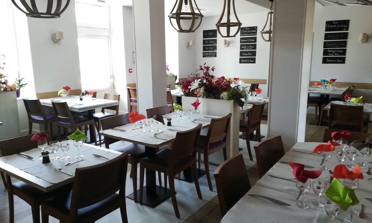 La Grande-Verriere Hotel | Logis Hôtel de la Poste - Chez Cécile