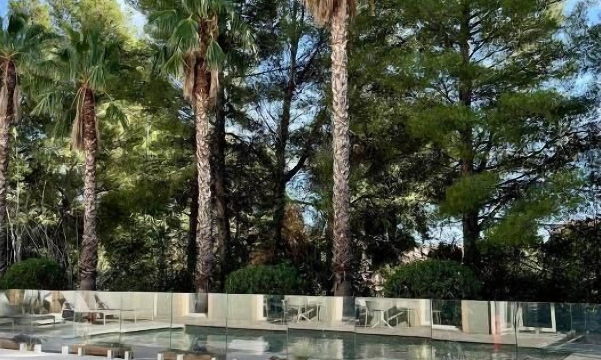 Saint-Cyr-sur-Mer Hotel | Logis Hôtel de Port d'Alon