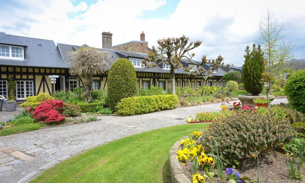 Avranches Hotel | Logis Hôtel de la Croix d'Or