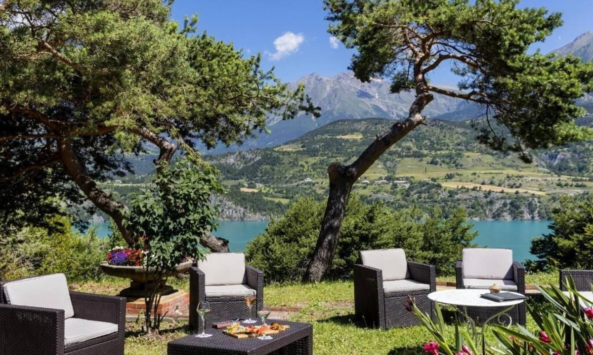 Savines-le-Lac Hotel | Logis Hôtel Eden Lac