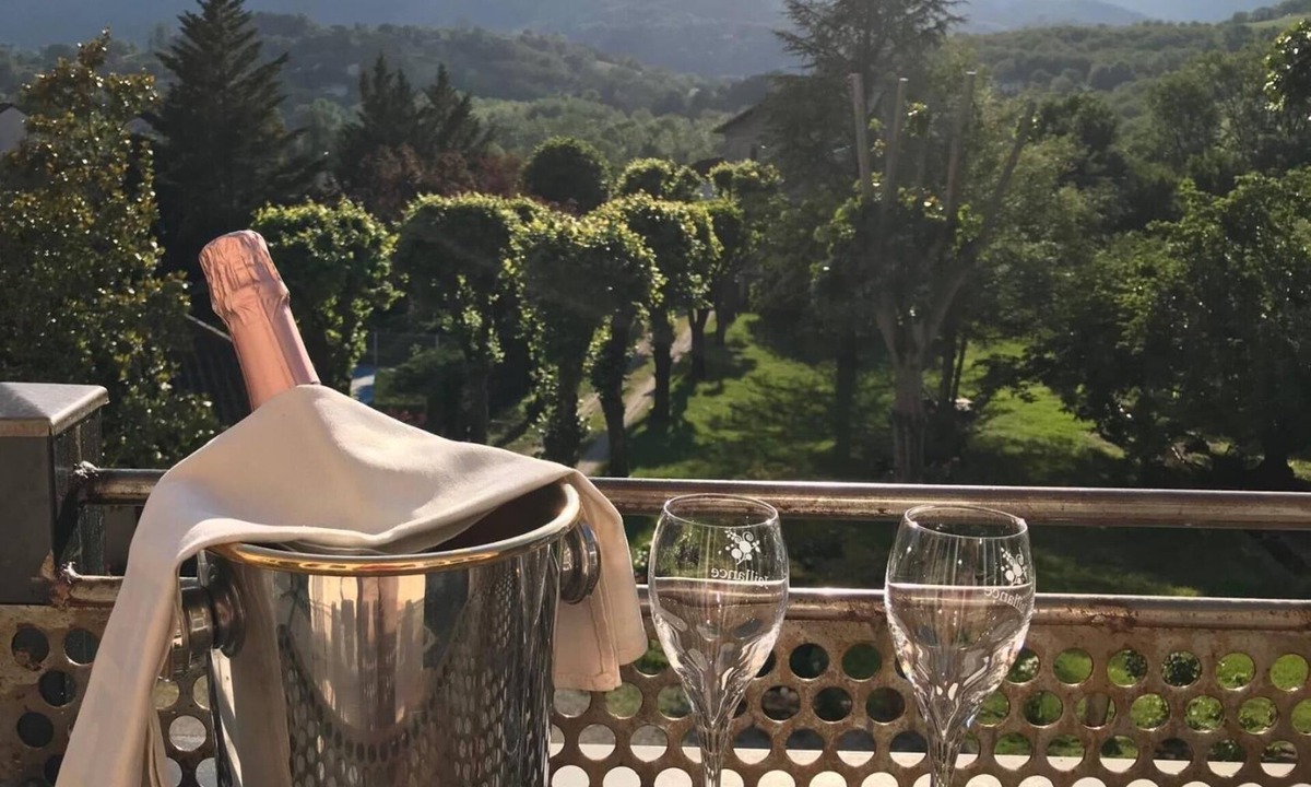 Saint-Jean-en-Royans Hotel | Logis Hôtel Restaurant Le Castel Fleuri