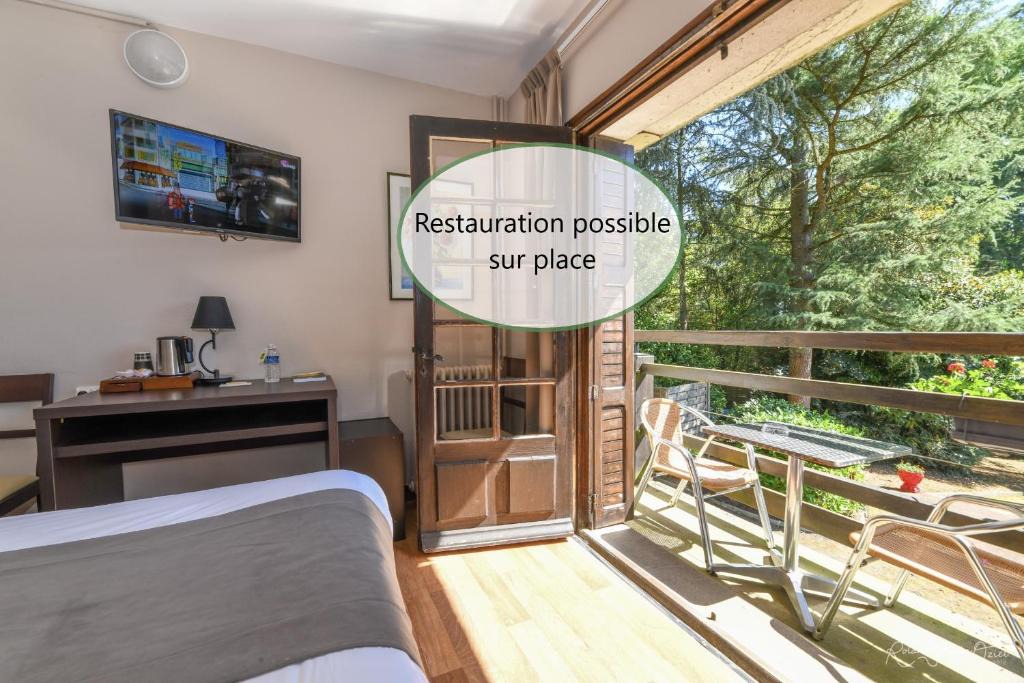 Saint-Laurent-sur-Sevre Hotel | Logis Hôtel La Chaumière