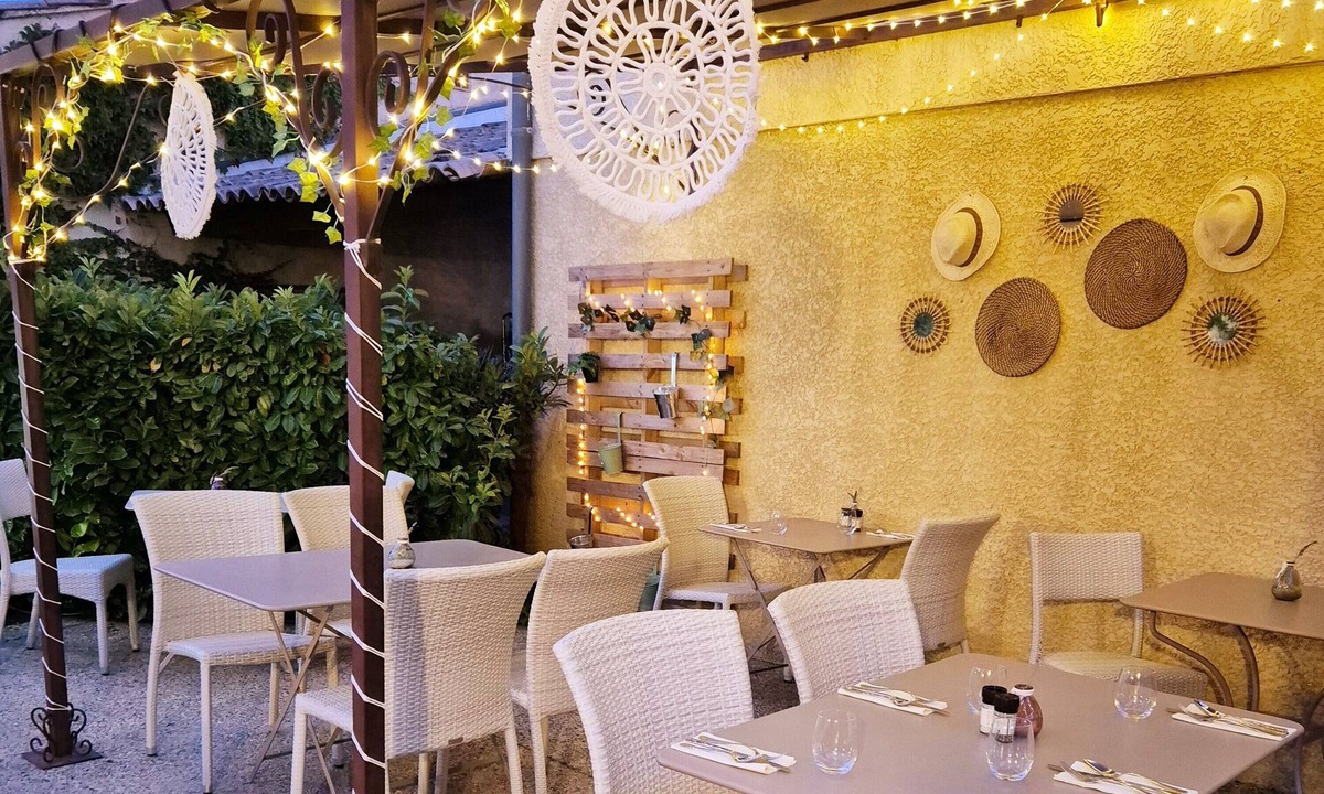 Chateauneuf-du-Rhone Hotel | Logis Hôtel Le Mistral - Restaurant - Montélimar sud