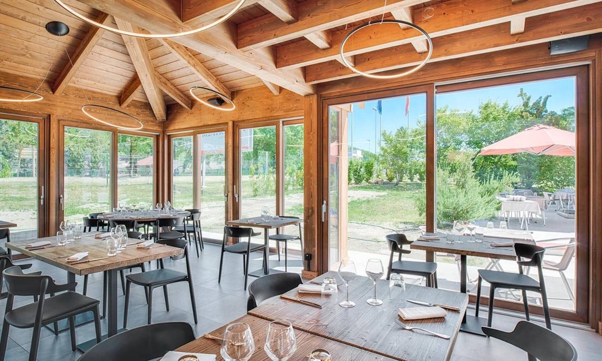 Montmelian Hotel | Logis Hôtel La Clé Des Champs