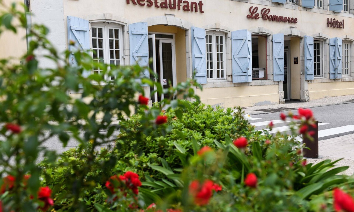 Navarrenx Hotel | Logis Hôtel Le Commerce