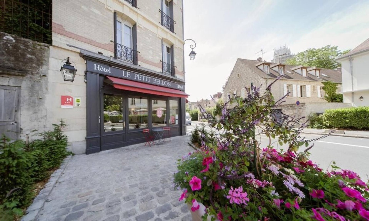 Senlis Hotel | Logis Hôtel - Le Petit Bellon