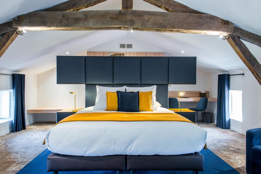 Joux Hotel | Logis Hôtel Le Tilia