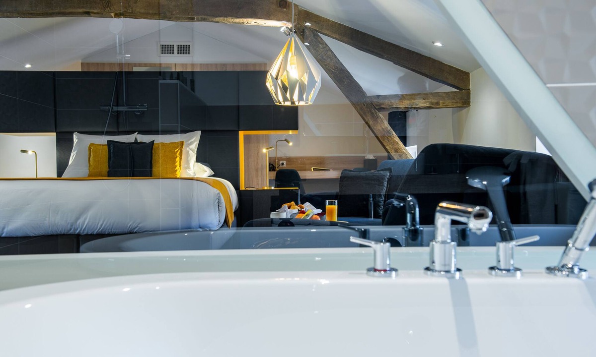 Joux Hotel | Logis Hôtel Le Tilia