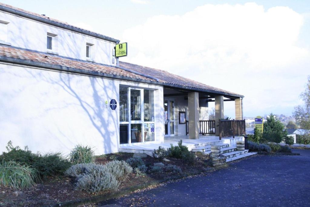 Bressuire Hotel | LOGIS Hôtel LES 3 MARCHANDS