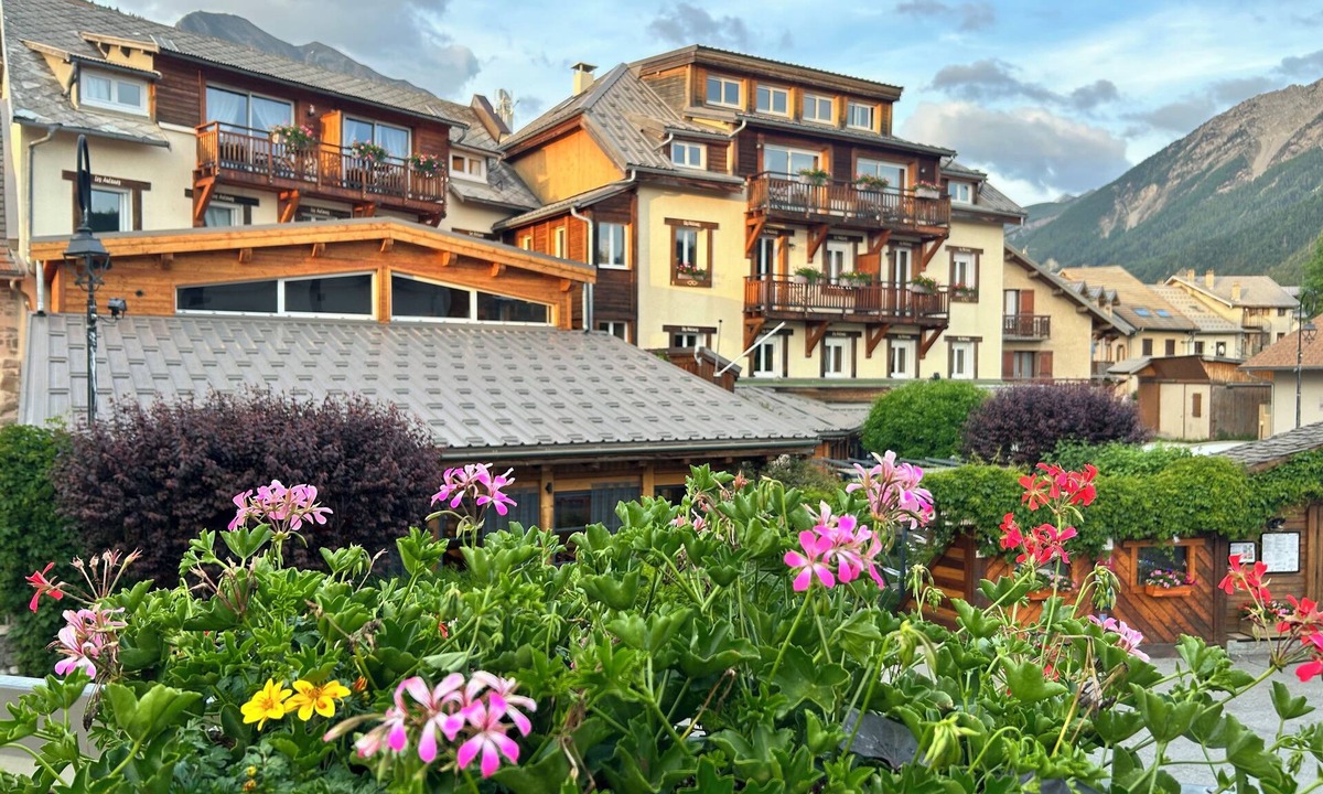 Ancelle Hotel | Logis Hôtel Les Autanes & Spa