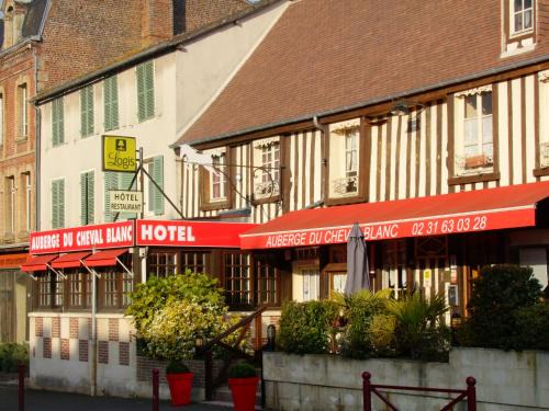 Crevecoeur-en-Auge Hotel | Logis hôtel restaurant Auberge Du Cheval Blanc