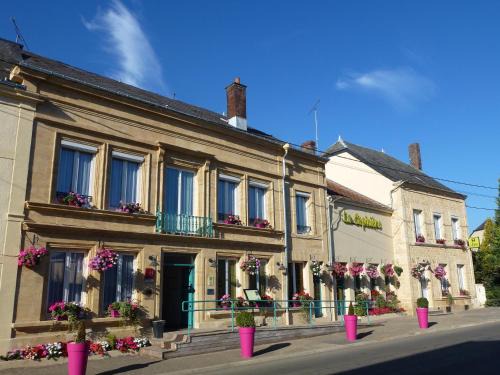 Remilly-Aillicourt Hotel | Logis Hôtel-Restaurant La Sapinière