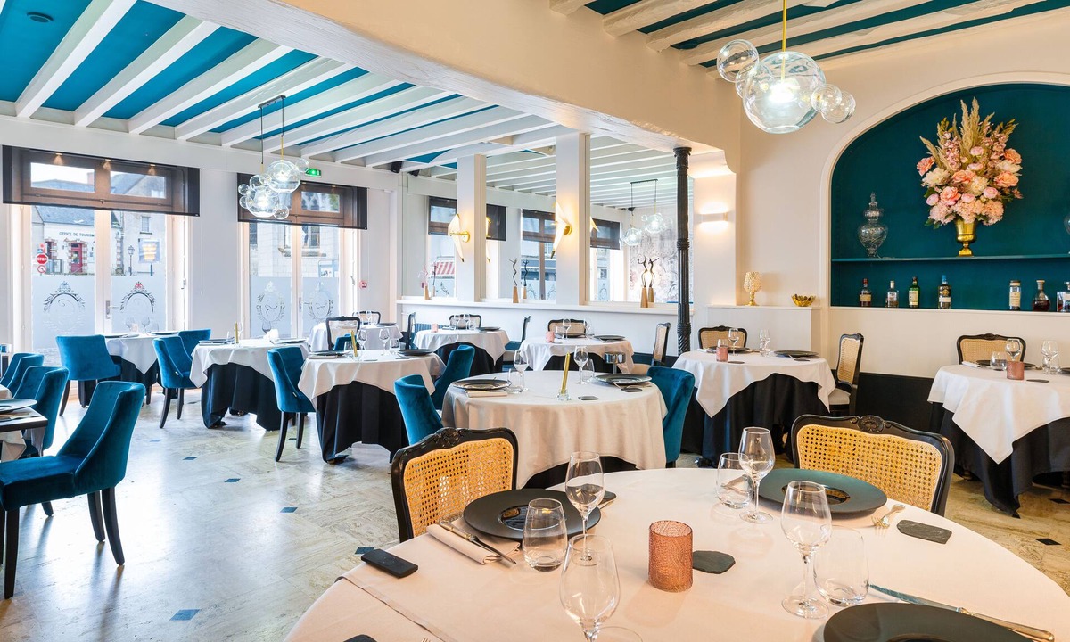 Blere Hotel | Logis Hôtel Restaurant Le Cheval Blanc