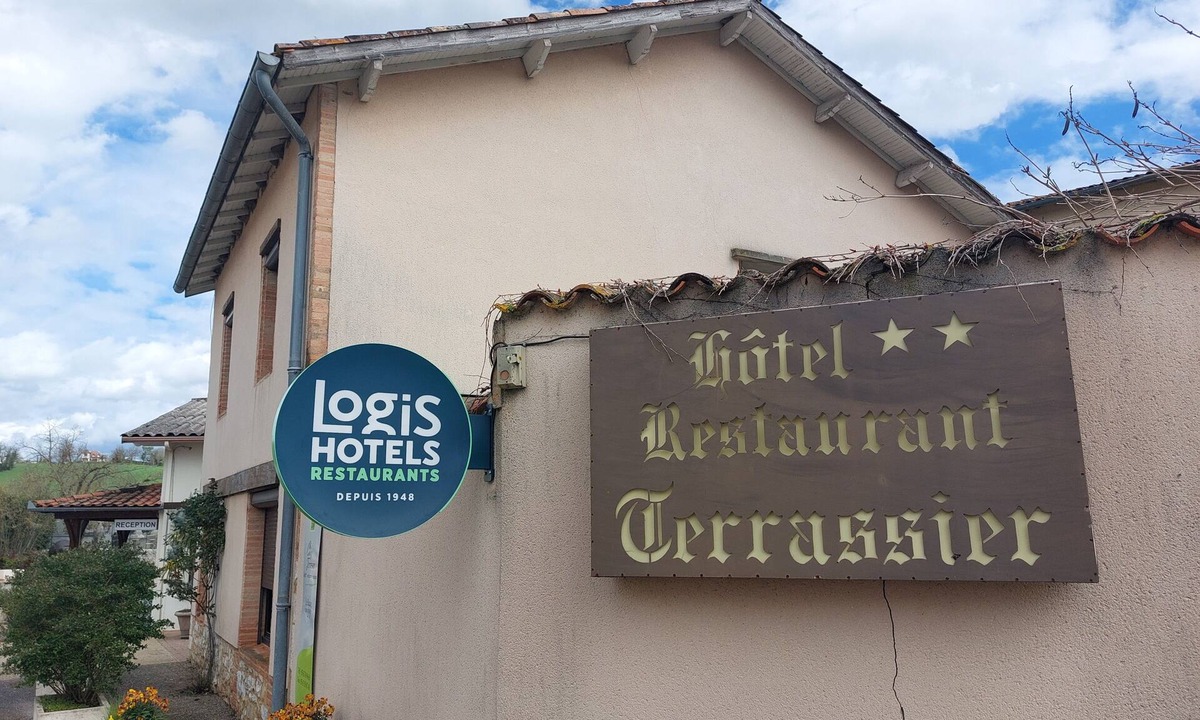 Vaissac Hotel | Logis Hôtels - Chez Terrassier - Hôtel et Restaurant