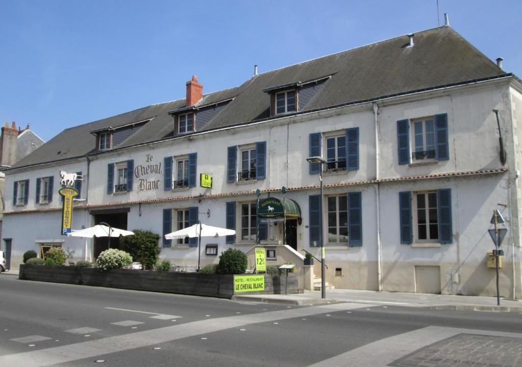 Sainte-Maure-de-Touraine Hotel | Logis Hostellerie Du Cheval Blanc