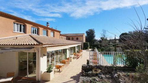 Le Thoronet Hotel | Logis Hostellerie De L'Abbaye
