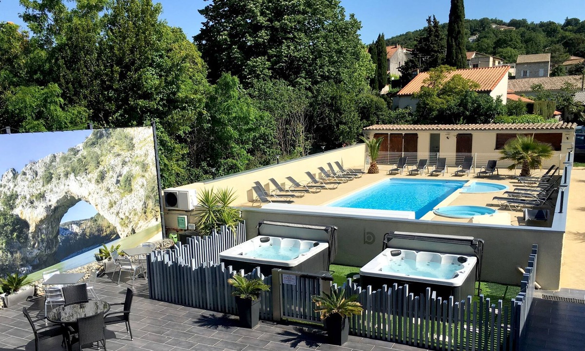 Saint-Martin-d'Ardeche Hotel | Logis Hotel Bellevue