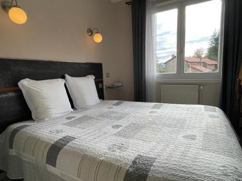 Noiretable Hotel | Logis Hotel Au Rendez-vous des Chasseurs