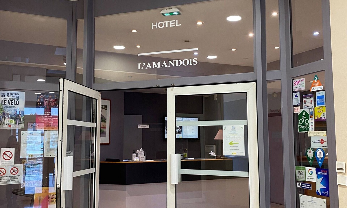 Saint-Amand-Montrond Hotel | logis hotel l'Amandois