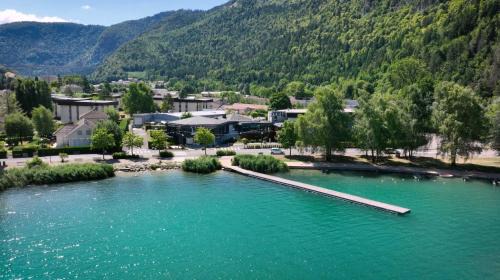 Nantua Hotel | Logis Hotel L'Embarcadère