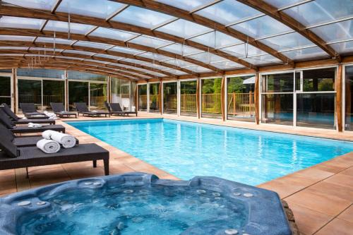 Embrun Hotel | Logis Hotel Le Lac