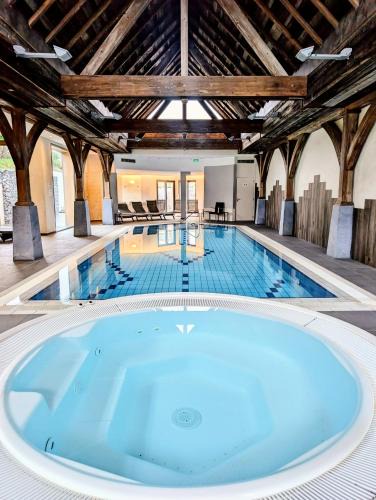 Saint-Hippolyte Hotel | Logis Hotel Le Parc & Spa