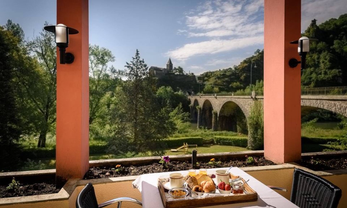 Saint-Cirgue Hotel | Logis Hotel Restaurant Du Pont