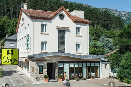 Florac Hotel | Logis Hotel Restaurant des Gorges du Tarn