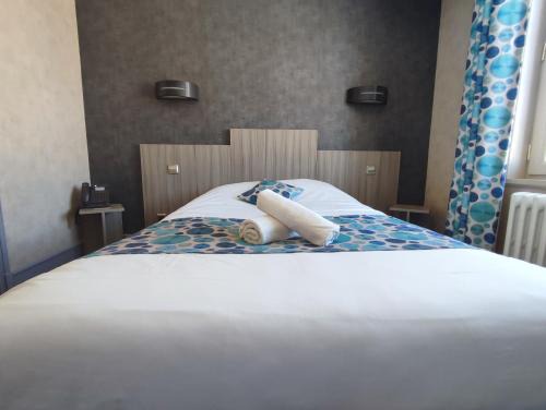 Neau Hotel | Logis Hotel Restaurant La Croix Verte