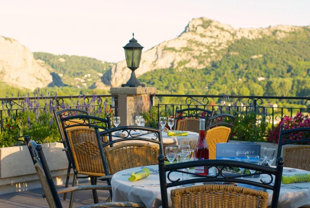 Anduze Hotel | Logis Hotel Restaurant La Porte des Cévennes