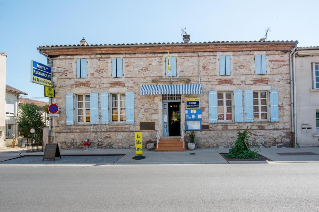 Bon-Encontre Hotel | Logis Hotels - La Table d'Antan - Hôtel 2 étoiles et Restaurant