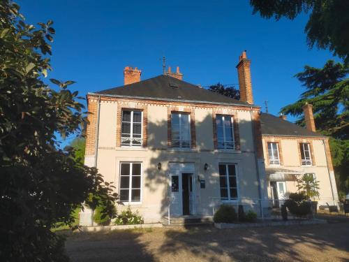 Clery-Saint-Andre Hotel | Logis Hotels Restaurants- Villa des Bordes