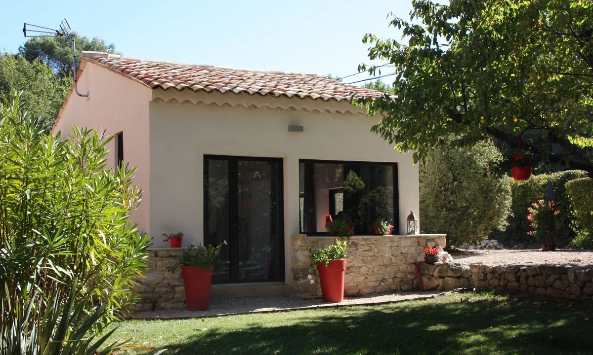 Le Puy-Sainte-Reparade House | Logis in the middle of the pines