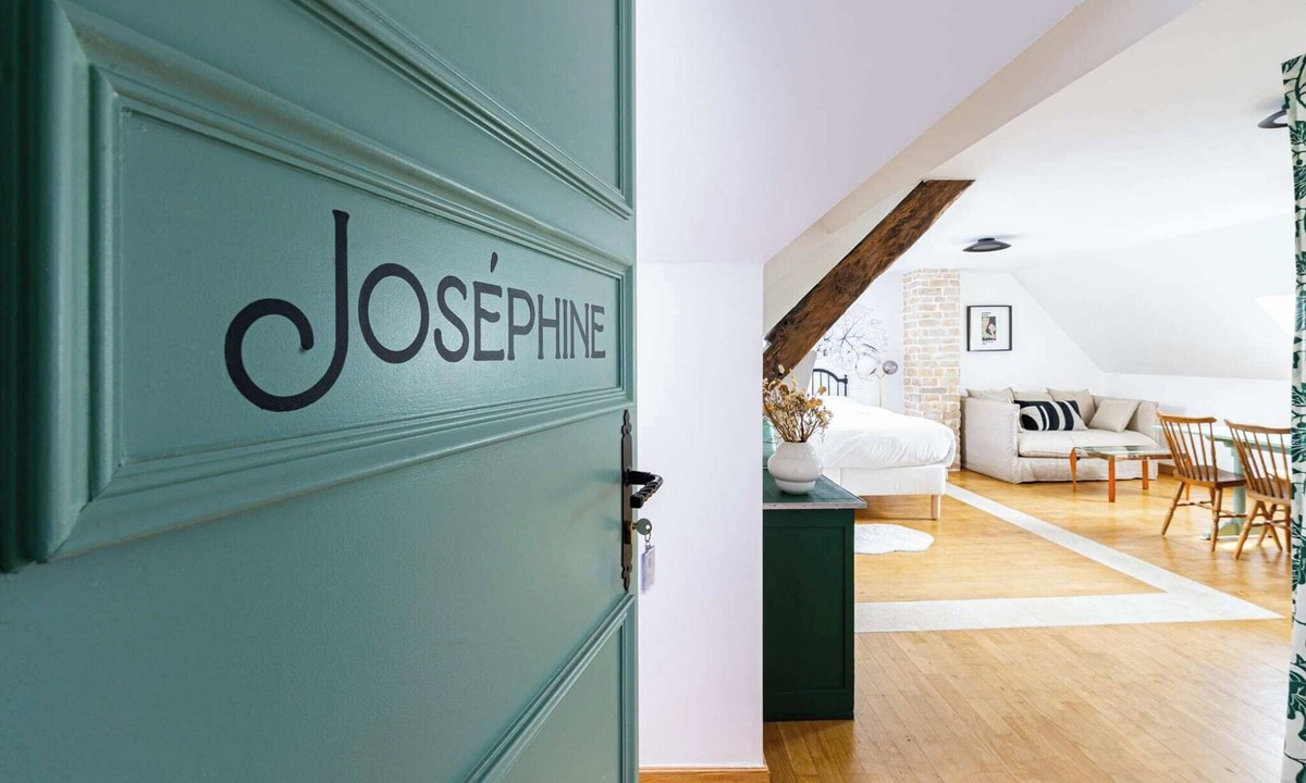 Flavigny-sur-Ozerain Apartment | Logis Joséphine